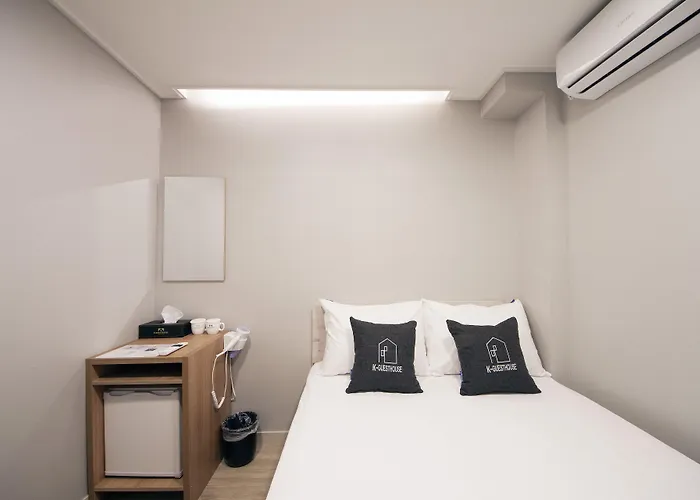 Hostel Oyo Hostel Myeongdong 1 *