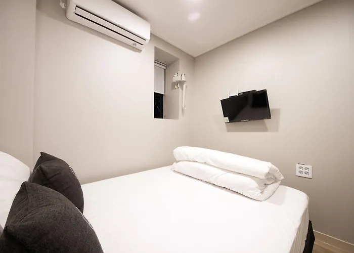 Hostel Oyo Hostel Myeongdong 1 *