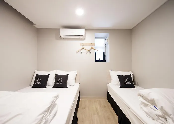 Hostel Oyo Hostel Myeongdong 1 *