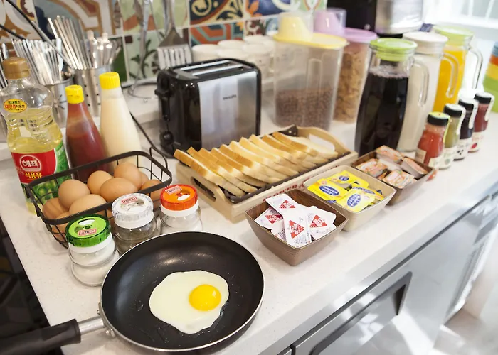 Oyo Hostel Myeongdong 1 *