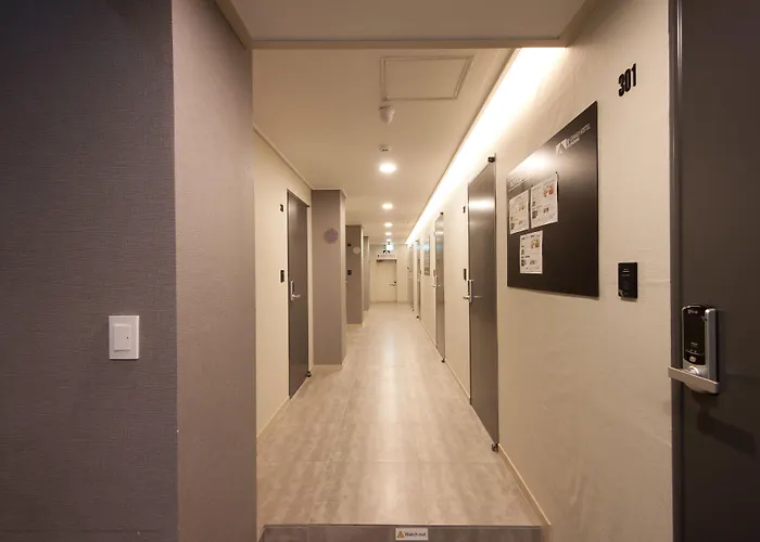 Hostel Oyo Hostel Myeongdong 1 *
