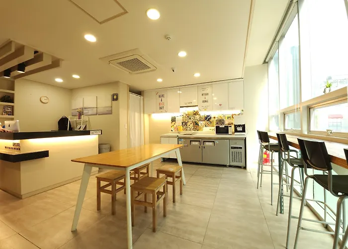Hostel Oyo Hostel Myeongdong 1 *